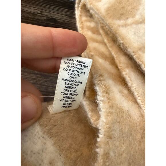 NWT Versona Ivory Breeze Anima Print Winter Scarf - Picture 4 of 6